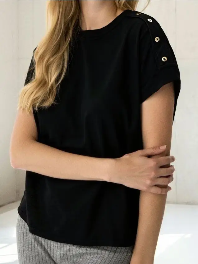 Blusa con bottoni decorativi - nero