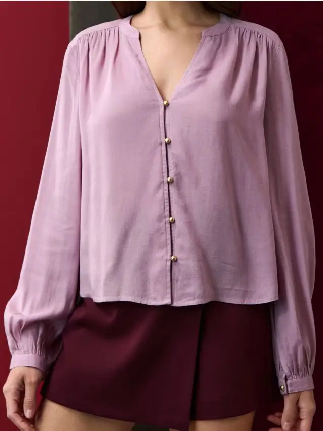 Blusa con bottoni decorativi - rosa