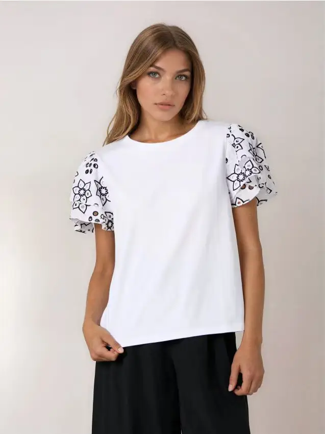 Blusa di cotone con rouches decorative - bianco