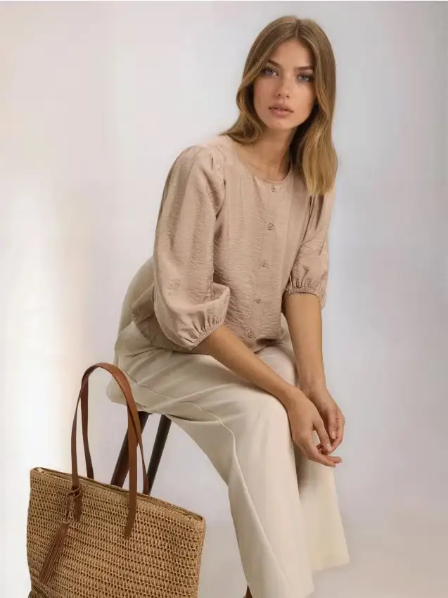 Blusa stile camicia con maniche a sbuffo e viscosa - beige