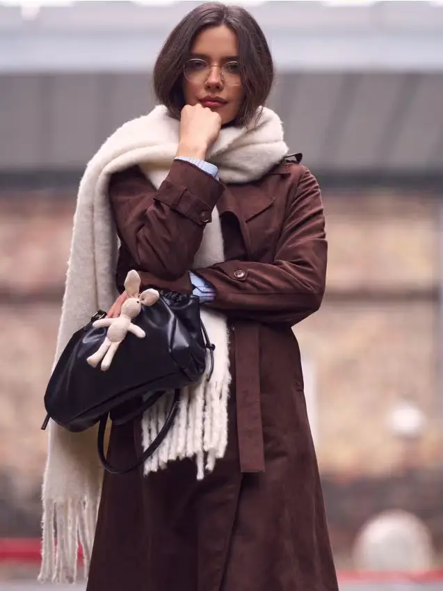 Borsa a spalla arricciata in similpelle - nero