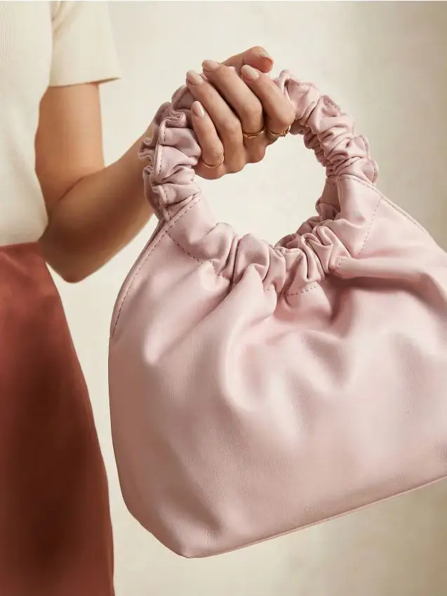 Borsa piccola con catena removibile e manico decorativo - rosa pastello