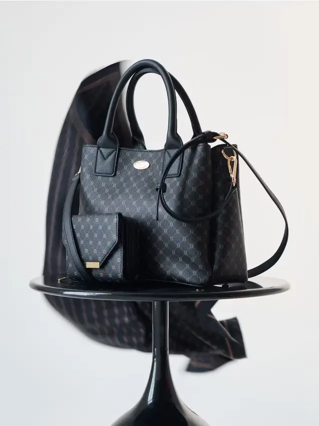 Borsa tote in ecopelle con monogramma - nero