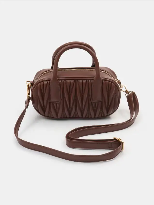 Borsa trapuntata in ecopelle con tracolla lunga - beige