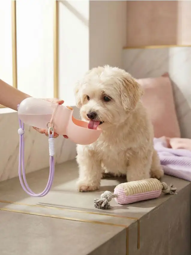 Bottiglia da viaggio per acqua per animali con laccetto - rosa pastello