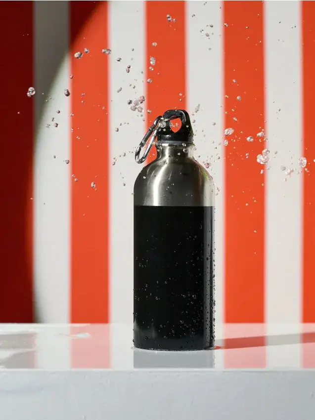 Bottiglia in metallo con moschettone - nero