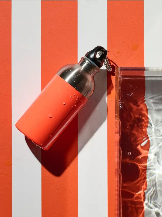 Bottiglia in metallo con moschettone - rosso