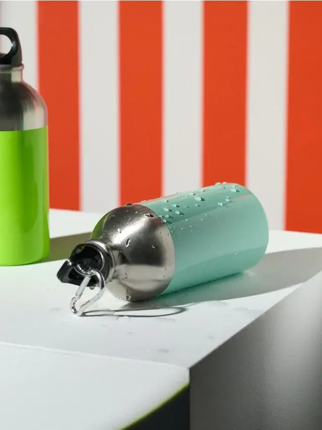 Bottiglia in metallo con moschettone - turchese pallido