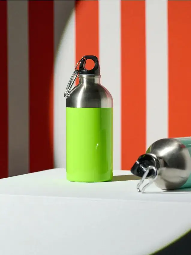 Bottiglia in metallo con moschettone - verde-giallo