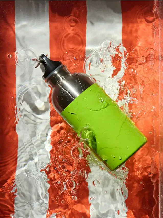 Bottiglia in metallo con moschettone - verde-giallo