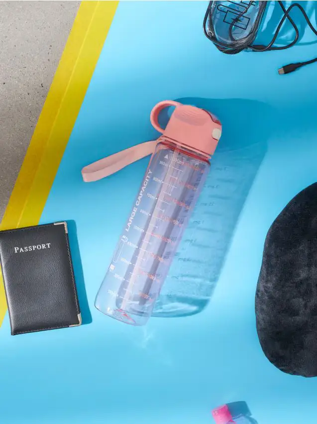 Bottiglia per l acqua con manico e cannuccia - corallo