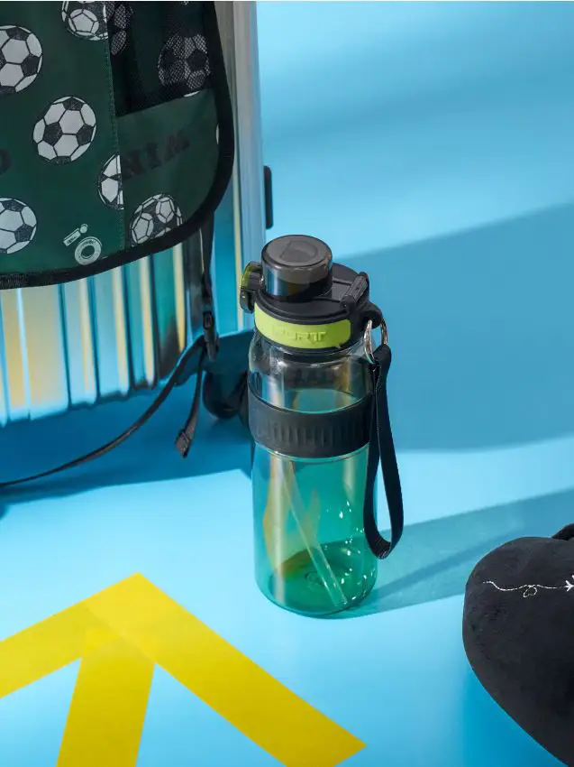 Bottiglia per l acqua con manico e cannuccia - nero