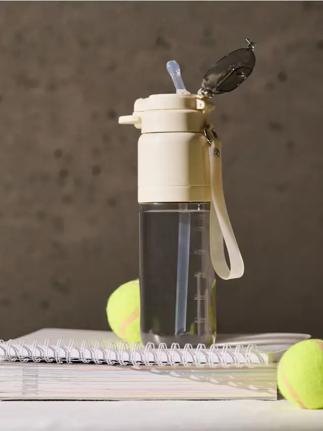 Bottiglia per l acqua con manico e cannuccia - panna