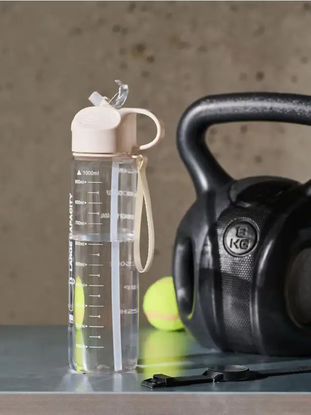 Bottiglia per l acqua con manico e cannuccia - panna