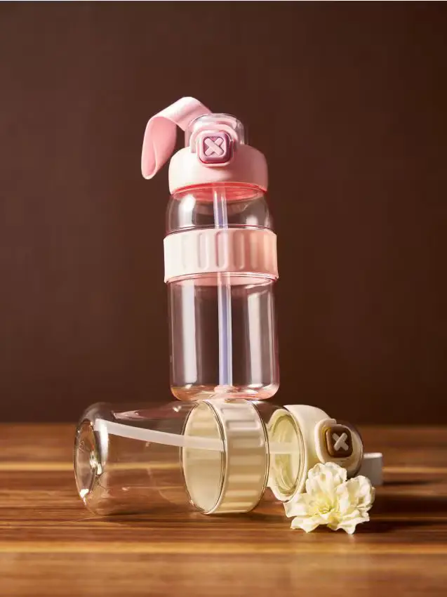 Bottiglia per l acqua con manico e cannuccia - rosa pastello