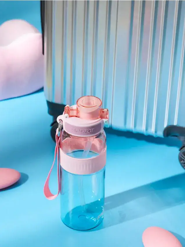 Bottiglia per l acqua con manico e cannuccia - rosa pastello