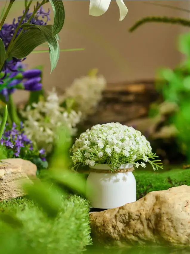 Bouquet decorativo di fiori in vaso - bianco