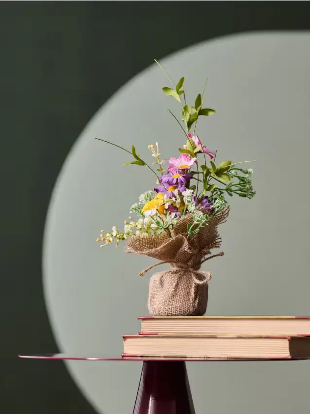 Bouquet primaverile di fiori in sacchetto - multicolor