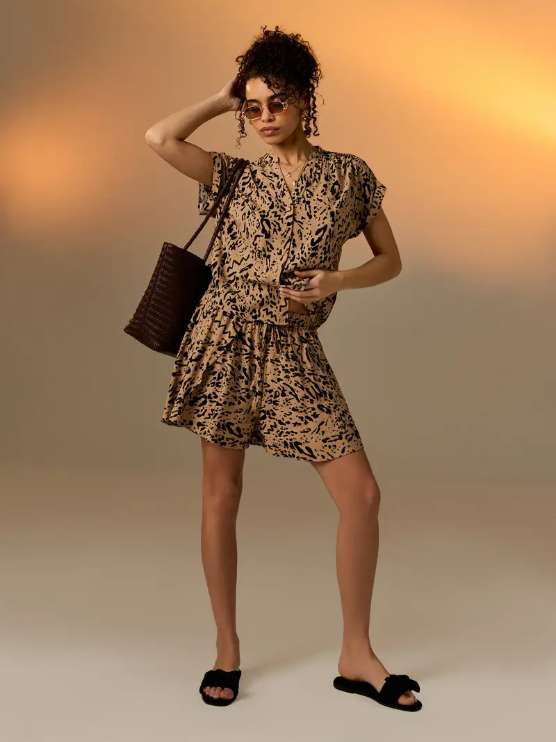 Camicia a maniche corte in viscosa con stampa leopardata - beige miniatura 4