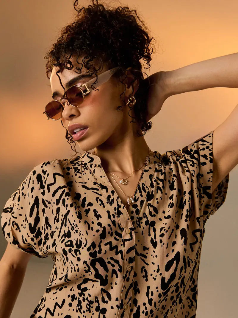 Camicia a maniche corte in viscosa con stampa leopardata - beige miniatura 5