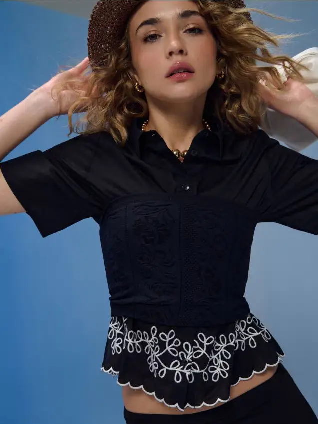 Camicia in cotone con orlo ricamato - nero