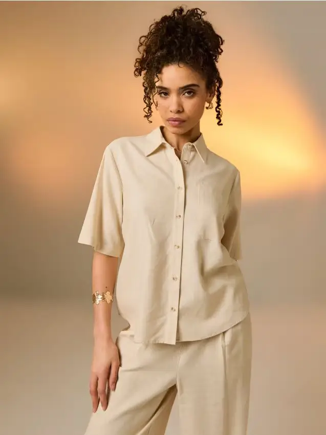 Camicia in viscosa a maniche corte con lino misto - beige