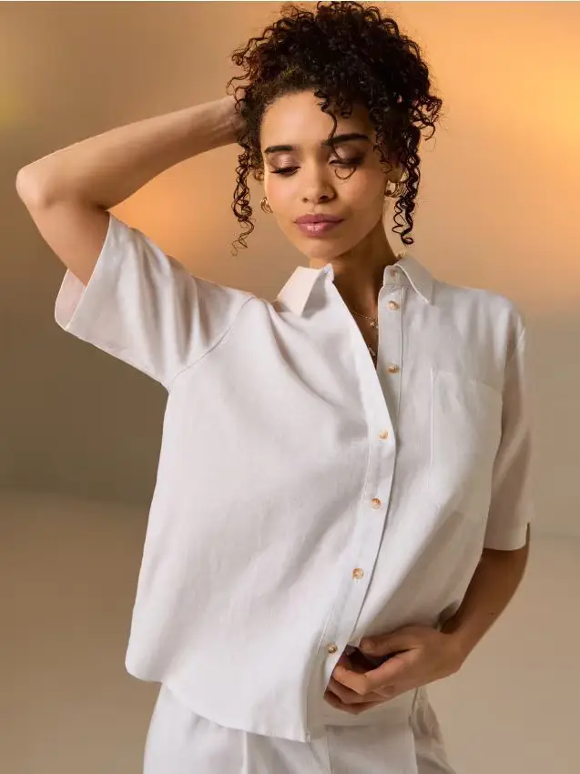 Camicia in viscosa a maniche corte con lino misto - bianco