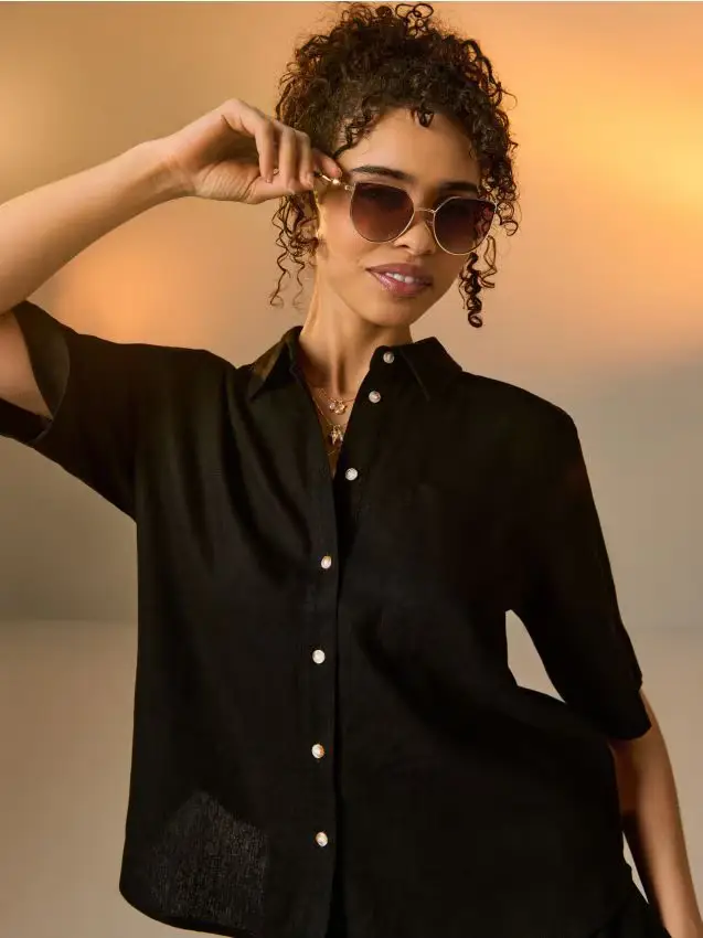 Camicia in viscosa a maniche corte con lino misto - nero