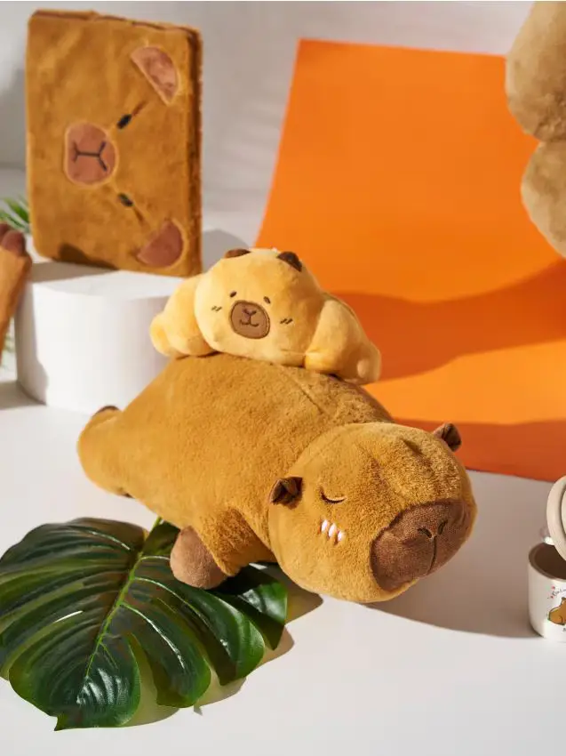 Capibara di peluche con coperta - marrone
