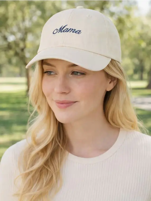 Cappellino con visiera e scritta ricamata - beige