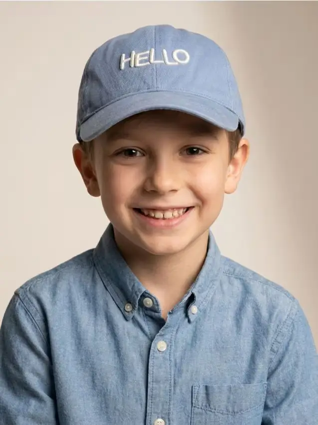 Cappellino con visiera in cotone con ricamo - blu