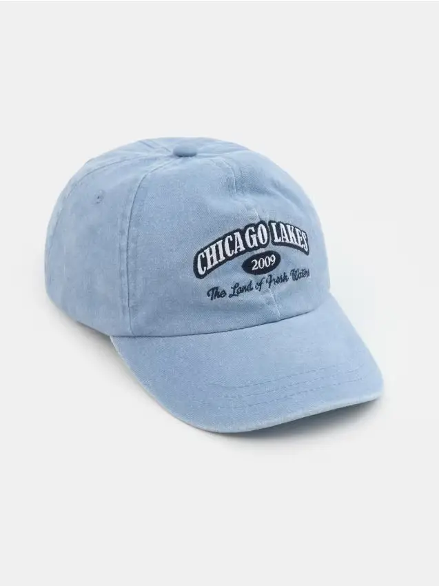 Cappellino in cotone con scritta ricamata “Chicago Lakes” - blu
