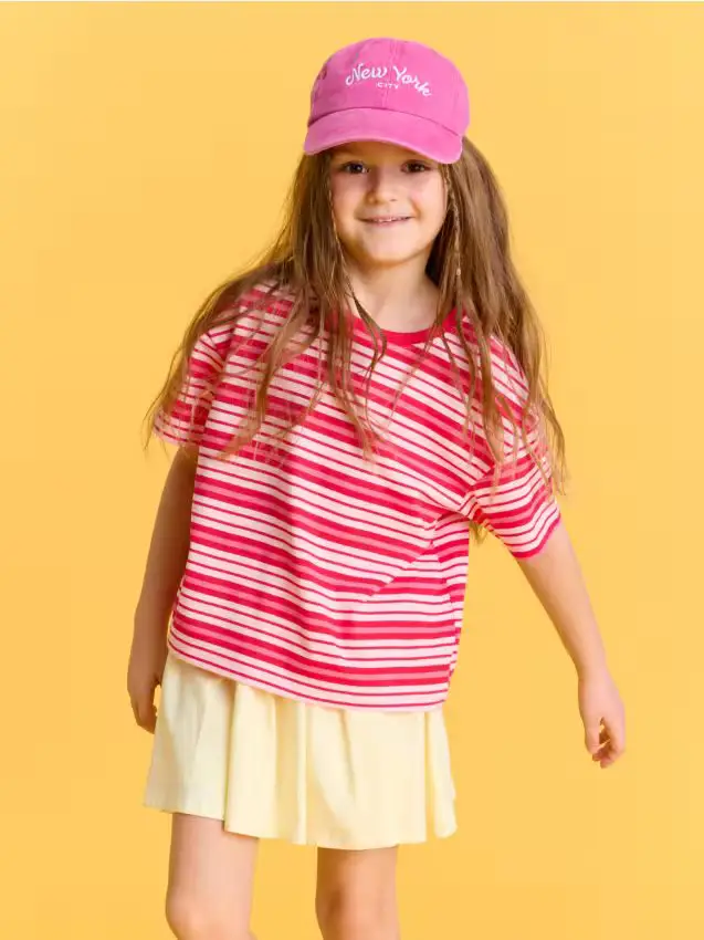 Cappellino in cotone con scritta ricamata “New York” - rosa