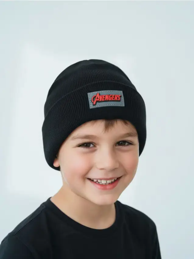 Cappello con patch Avengers - nero