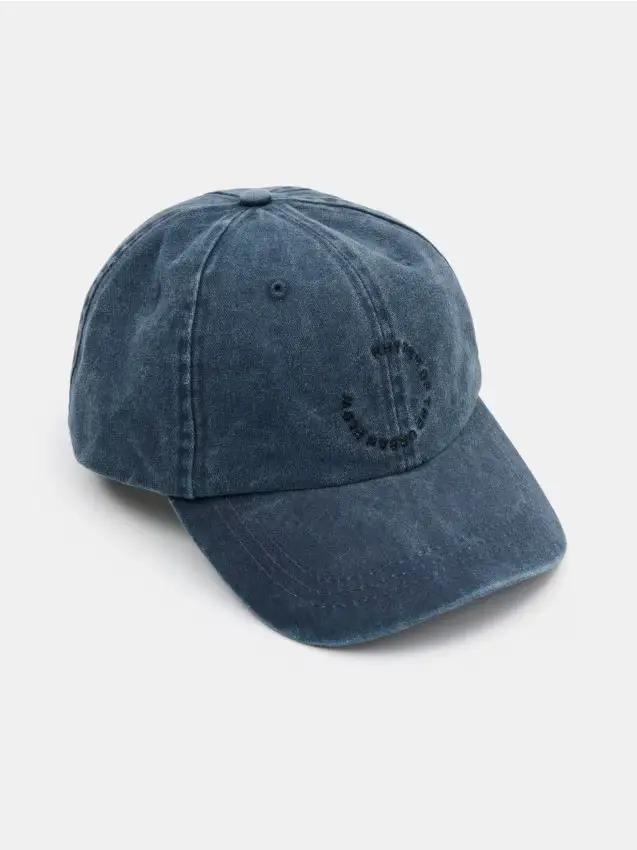 Cappello con visiera e ricamo - blu scuro