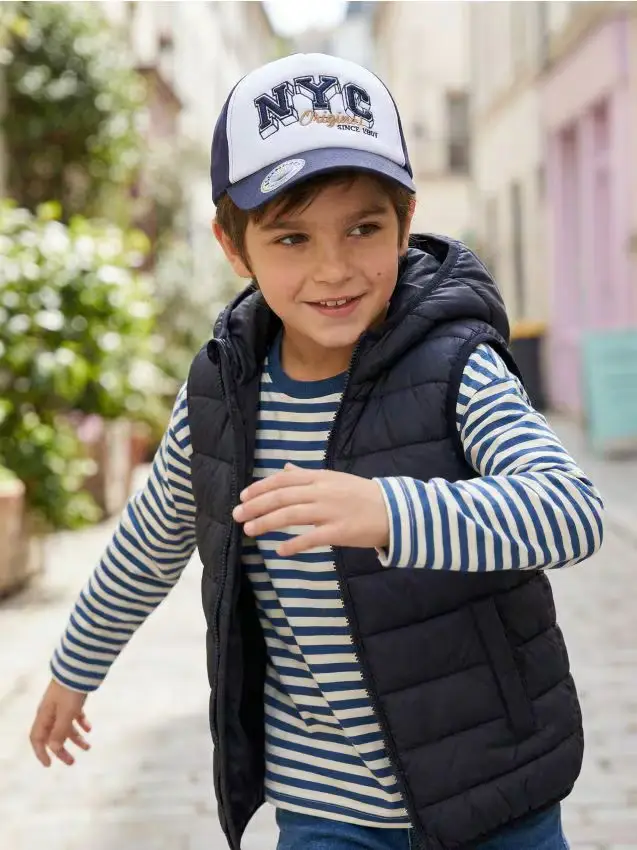 Cappello con visiera NYC con ricamo - blu scuro