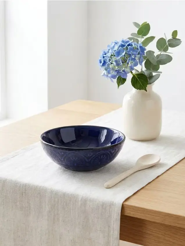 Ciotola in ceramica con motivo in rilievo - blu