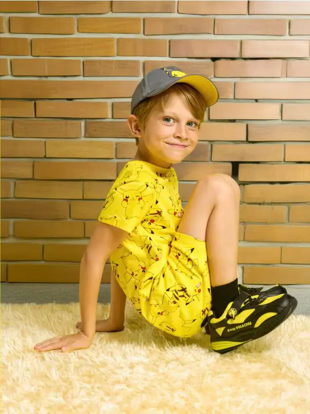 Completo in jersey Pokemon - giallo