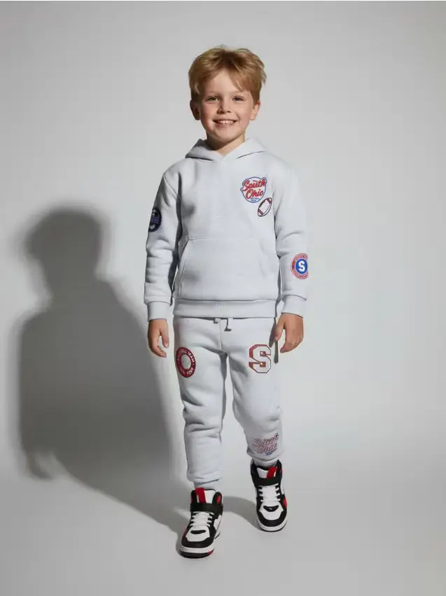 Completo tuta felpa e pantaloni con toppe - grigio chiaro