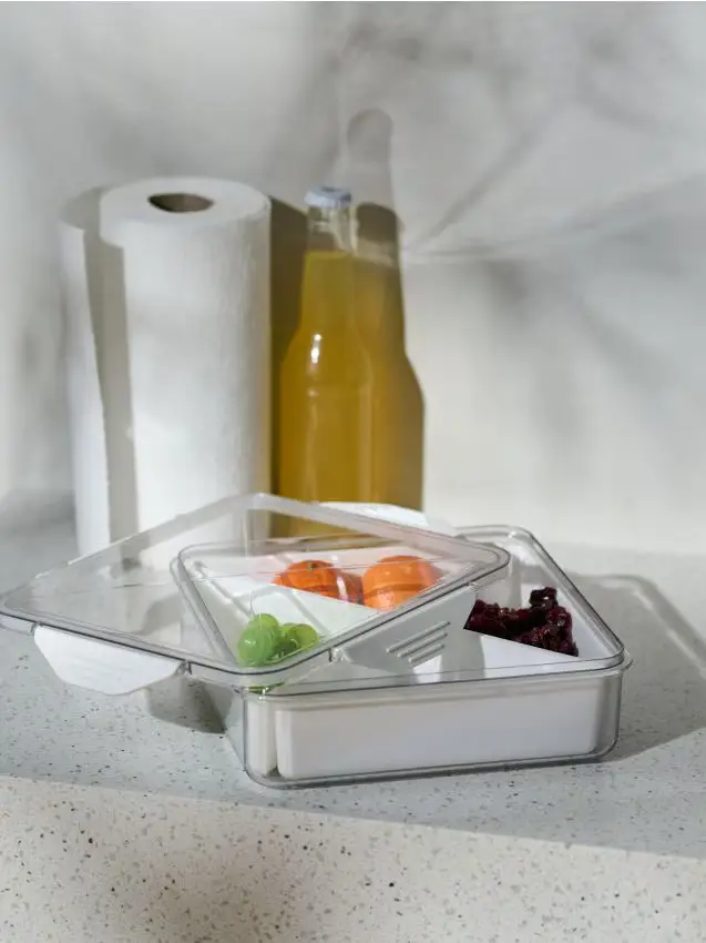 Contenitore per alimenti con scomparti e coperchio - bianco