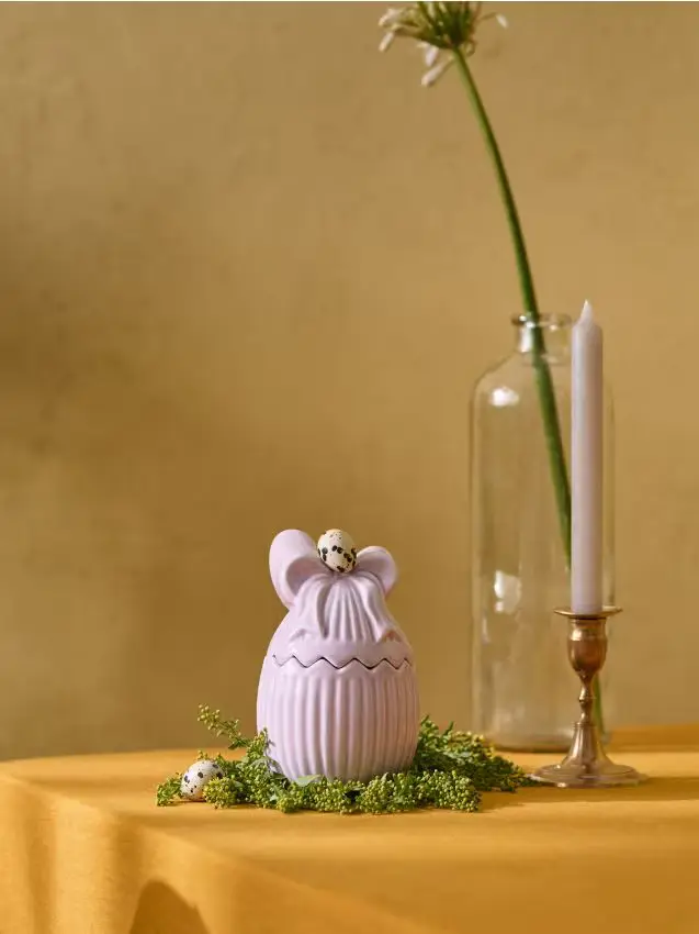 Contenitore per alimenti pasquale a forma di uovo - rosa pastello