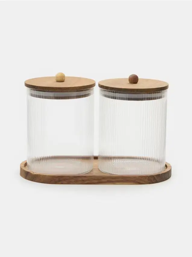 Contenitori per alimenti con coperchio su vassoio di legno - clear