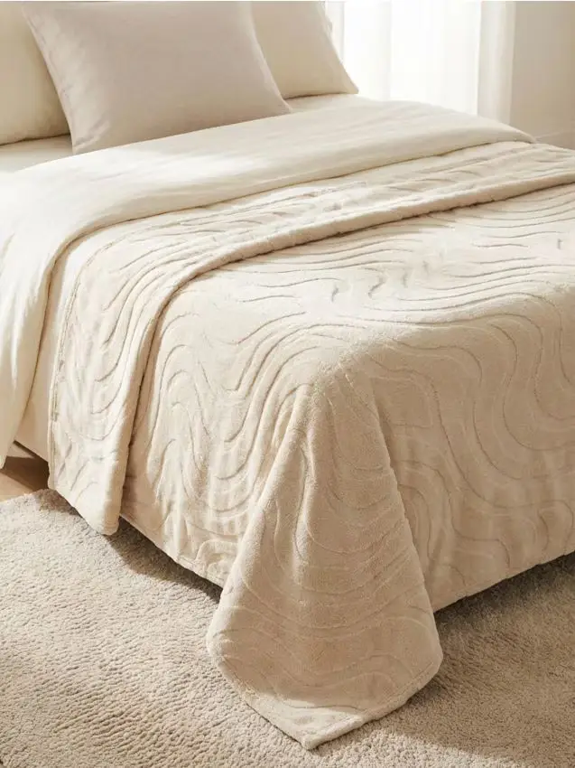 Coperta con motivo in rilievo - nude