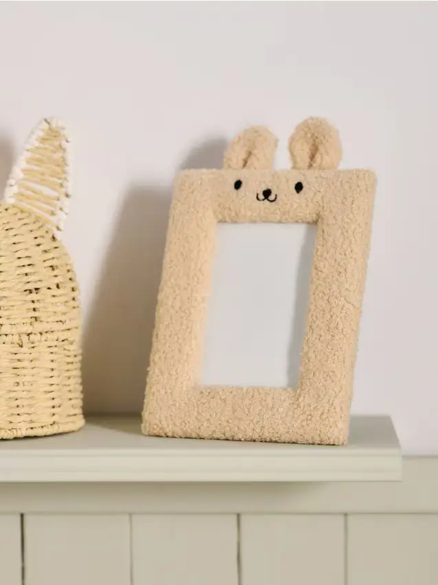 Cornice fotografica in peluche con motivo coniglietto - beige