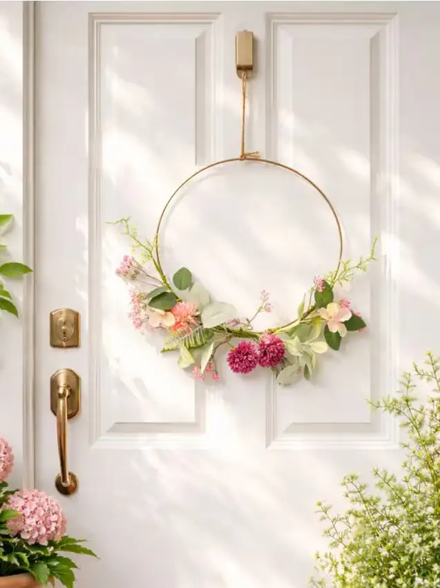 Corona decorativa floreale su cerchio in metallo - fucsia