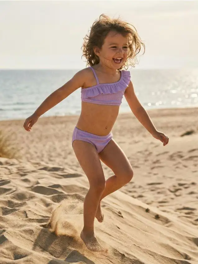 Costume da bagno a due pezzi con volant su una spalla - viola