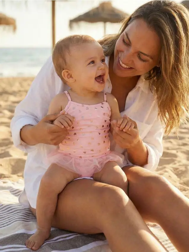 Costume da bagno con stampa foil a cuori e balza in tulle - rosa