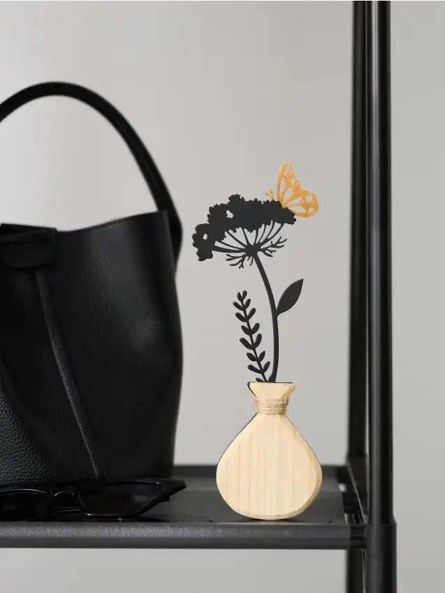 Decorazione floreale da appoggio con farfalla - nero