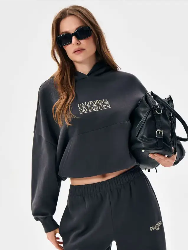 Felpa con cappuccio e ricamo - grigio scuro