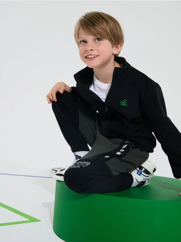 Felpa con collo rialzato Active - nero